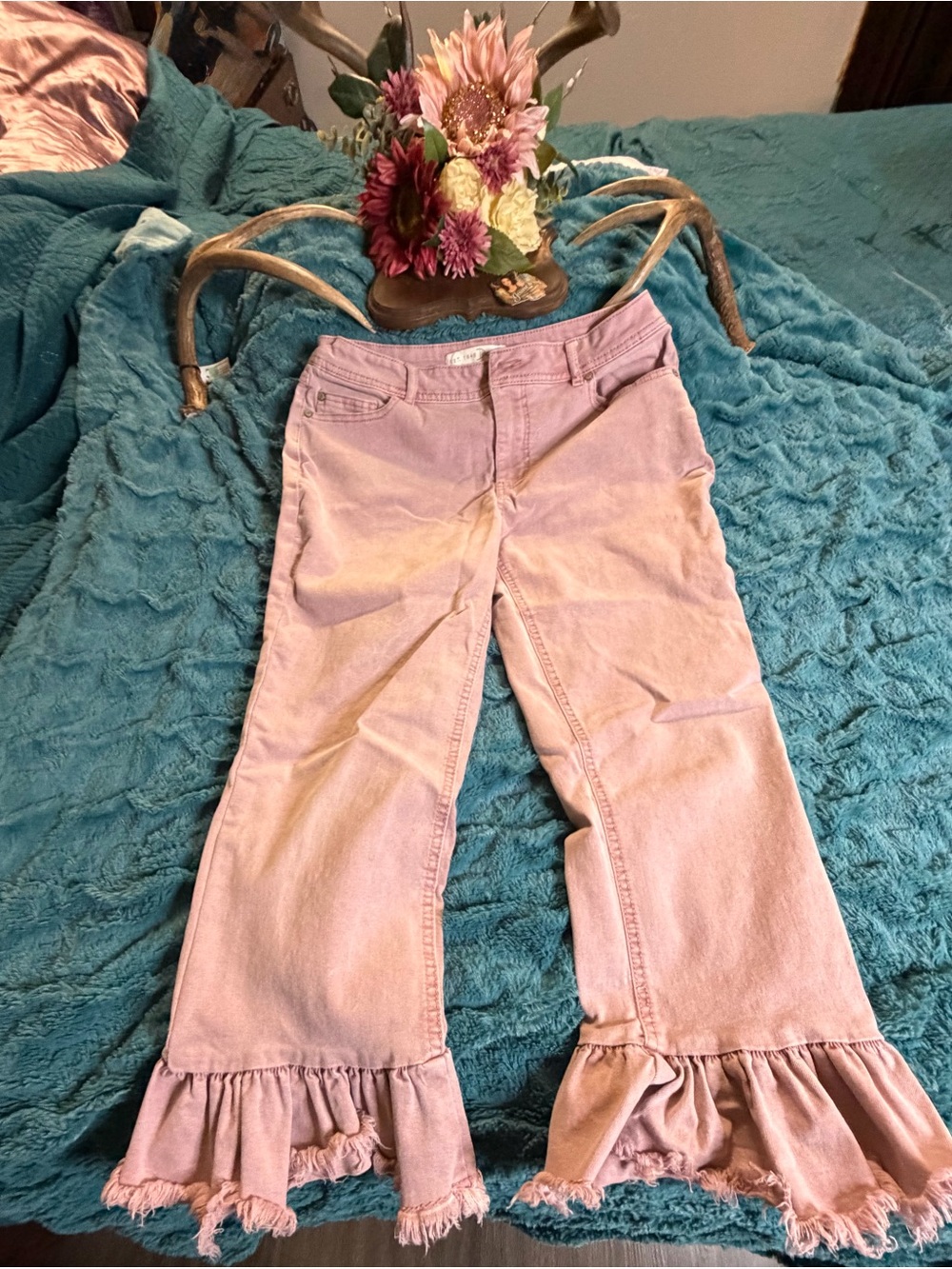 1946 Denim Cato Size 8 Pink Cropped Flare Jeans Ruffle Frayed Hem